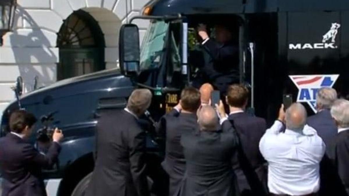 Trump önce tehdit edip kornaya bastı