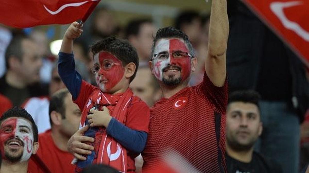 Antalya'da tribünler kapalı gişe!