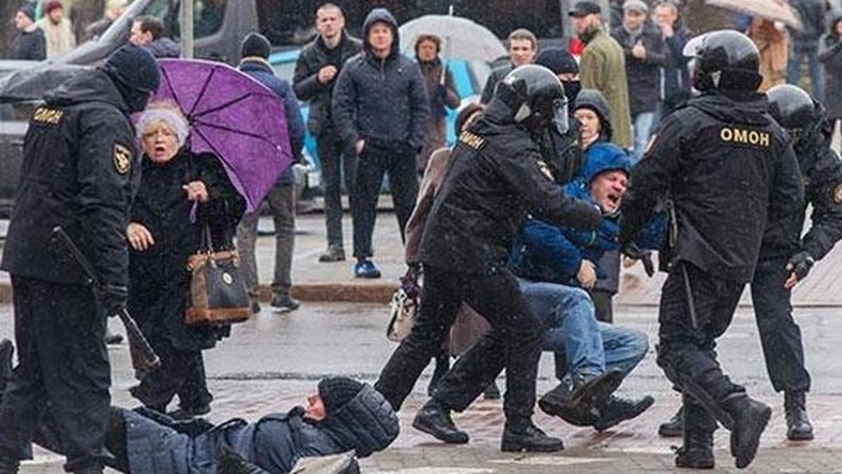 Beyaz Rusya'da vergi protestosu: Yüzlerce tutuklama!