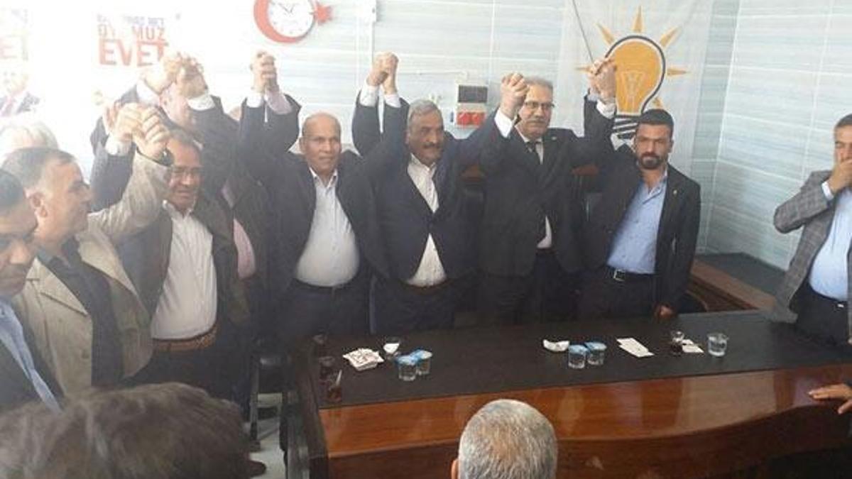 MHP'li meclis üyesi ve HDP'li yöneticiler AK Parti'ye geçti