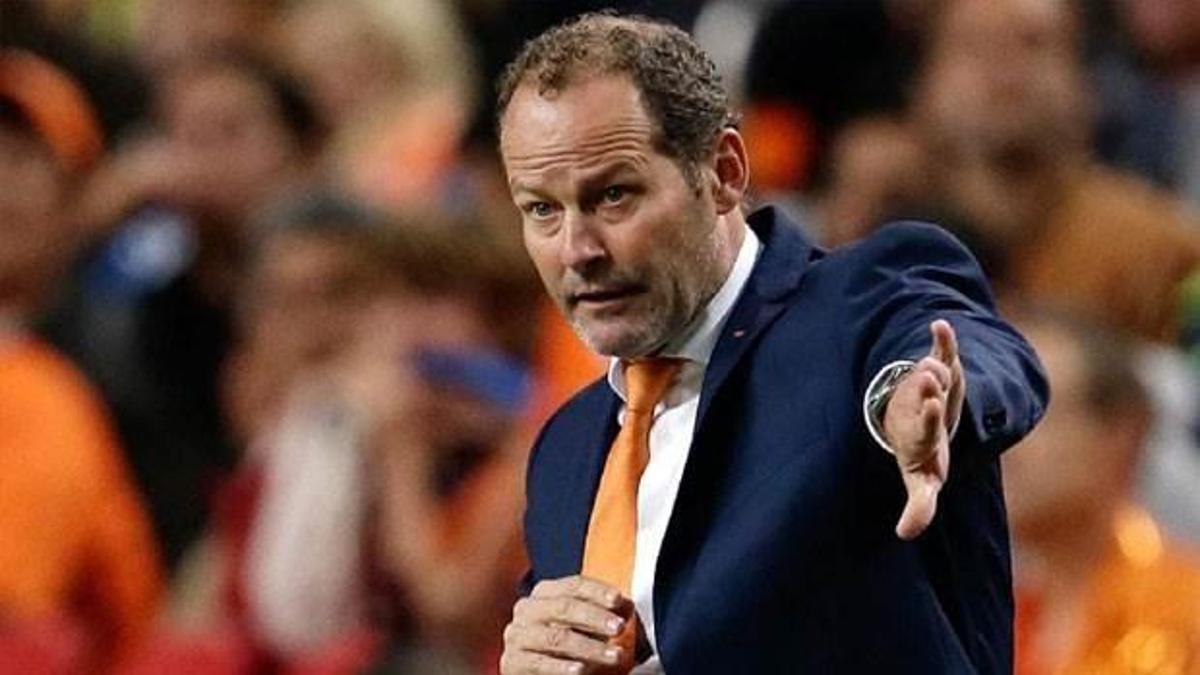 Danny Blind'in görevine son verildi!