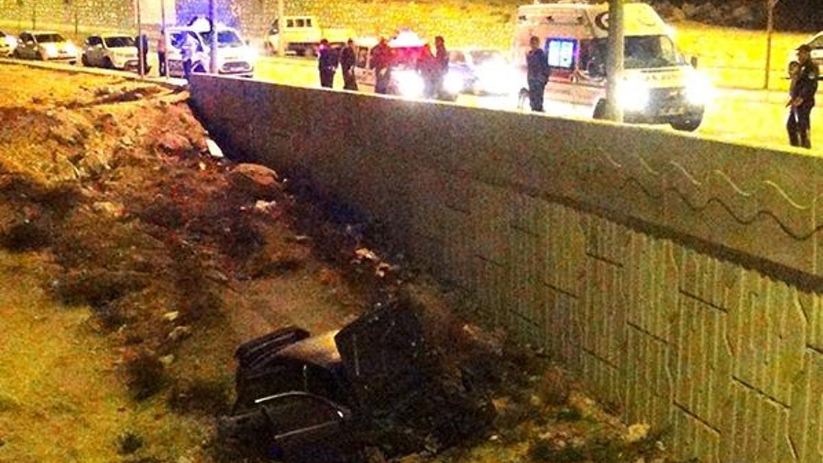 Gaziantep'te otomobil devrildi: 1 ölü, 2 yaralı