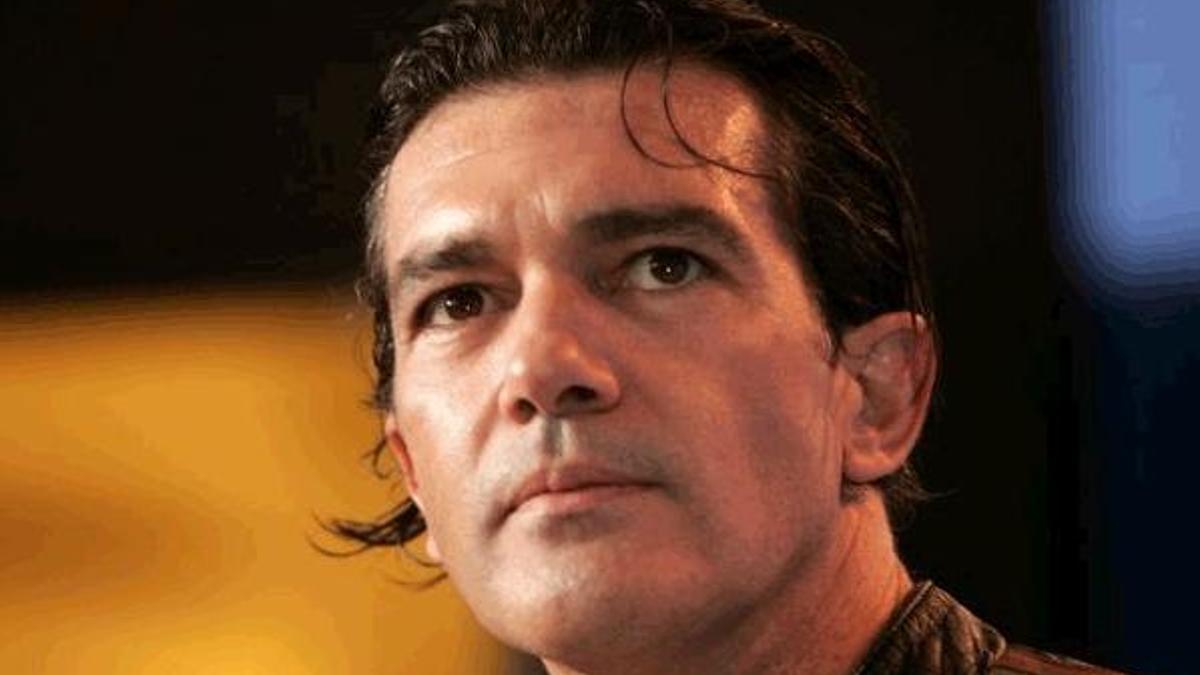 Antonio Banderas ölümden dönmüş!