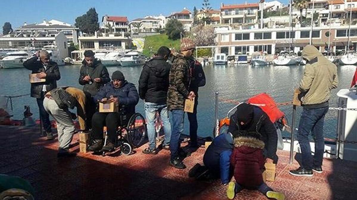 Deniz yatağıyla İzmir'den Yunanistan'a geçtiler