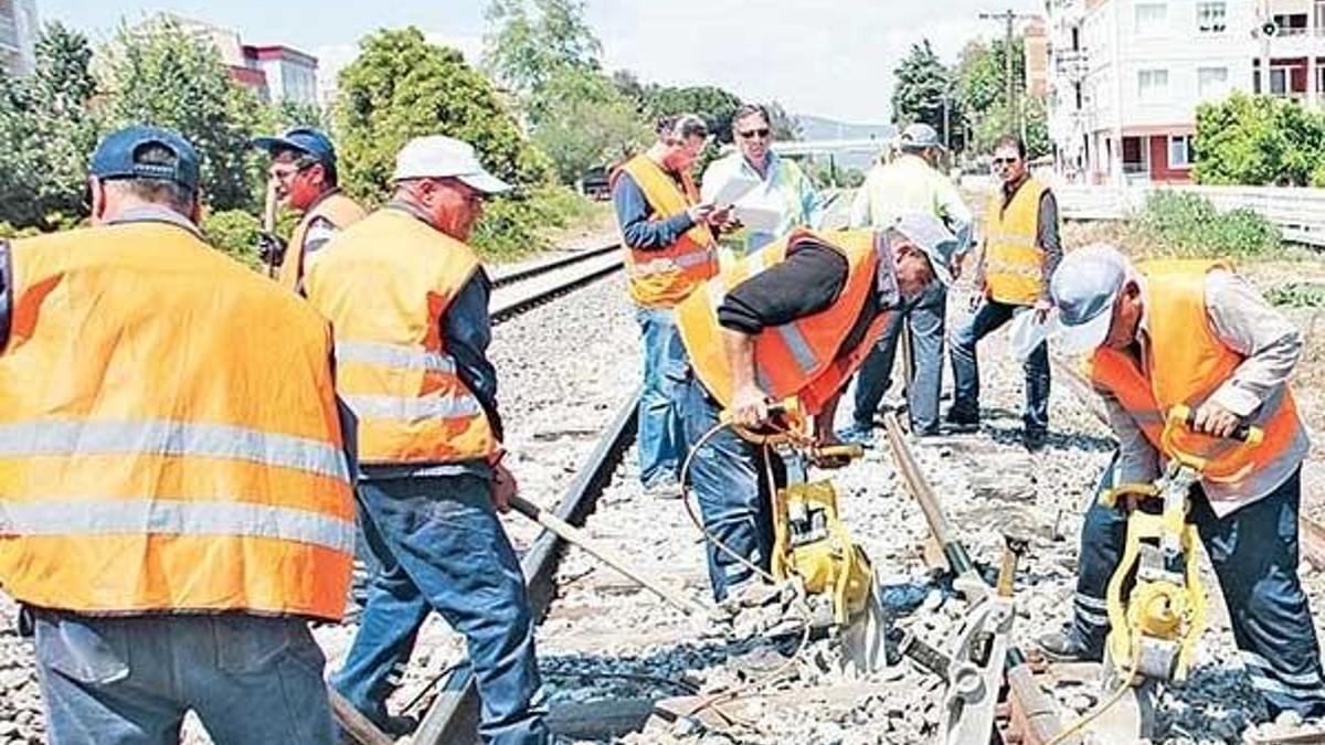 Taşeron işçiler ne zaman kadroya alınacak? Müezzinoğlu'ndan açıklama geldi