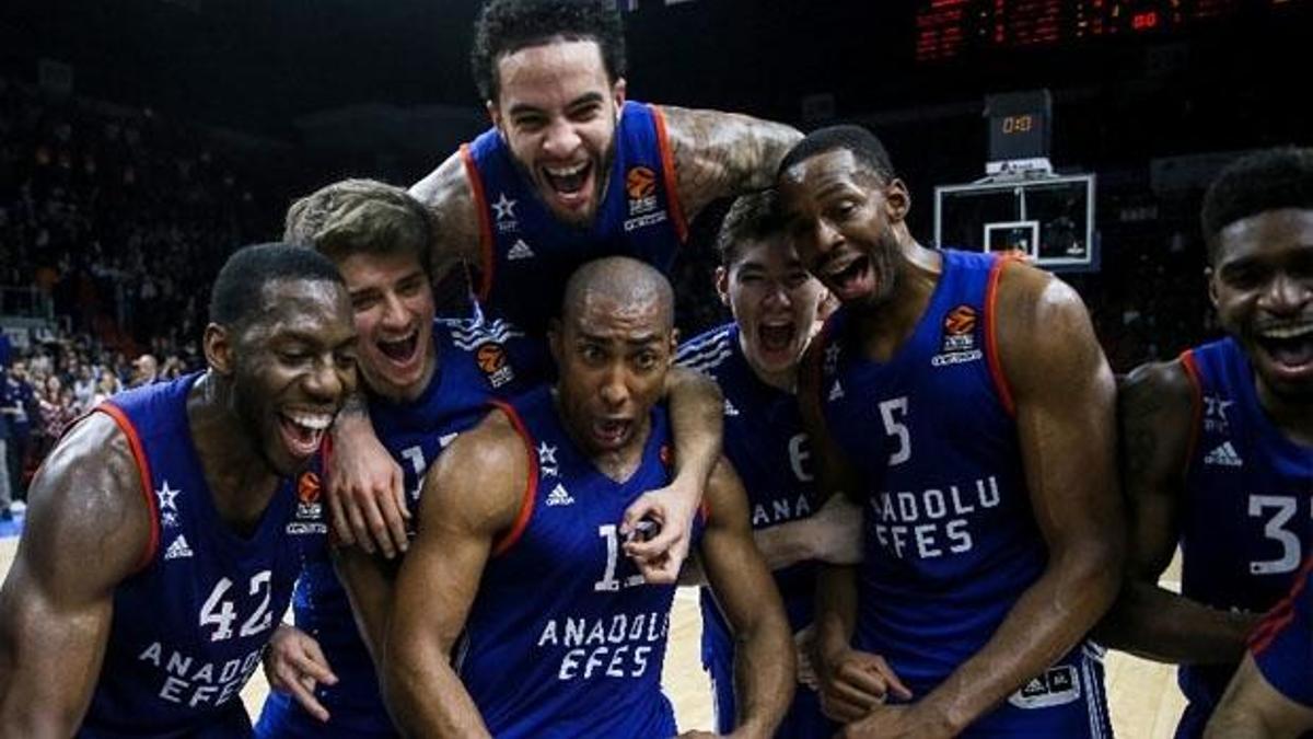 Anadolu Efes Komşu'yu üzdü!