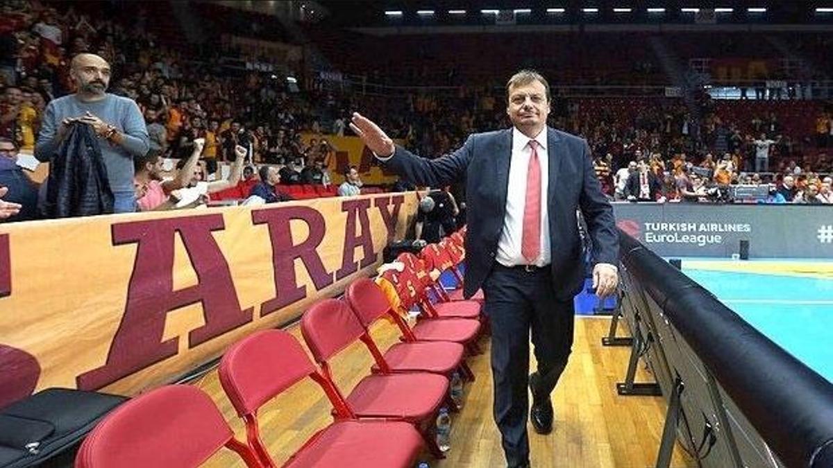 Ergin Ataman'dan görülmemiş tepki! Terk etti...