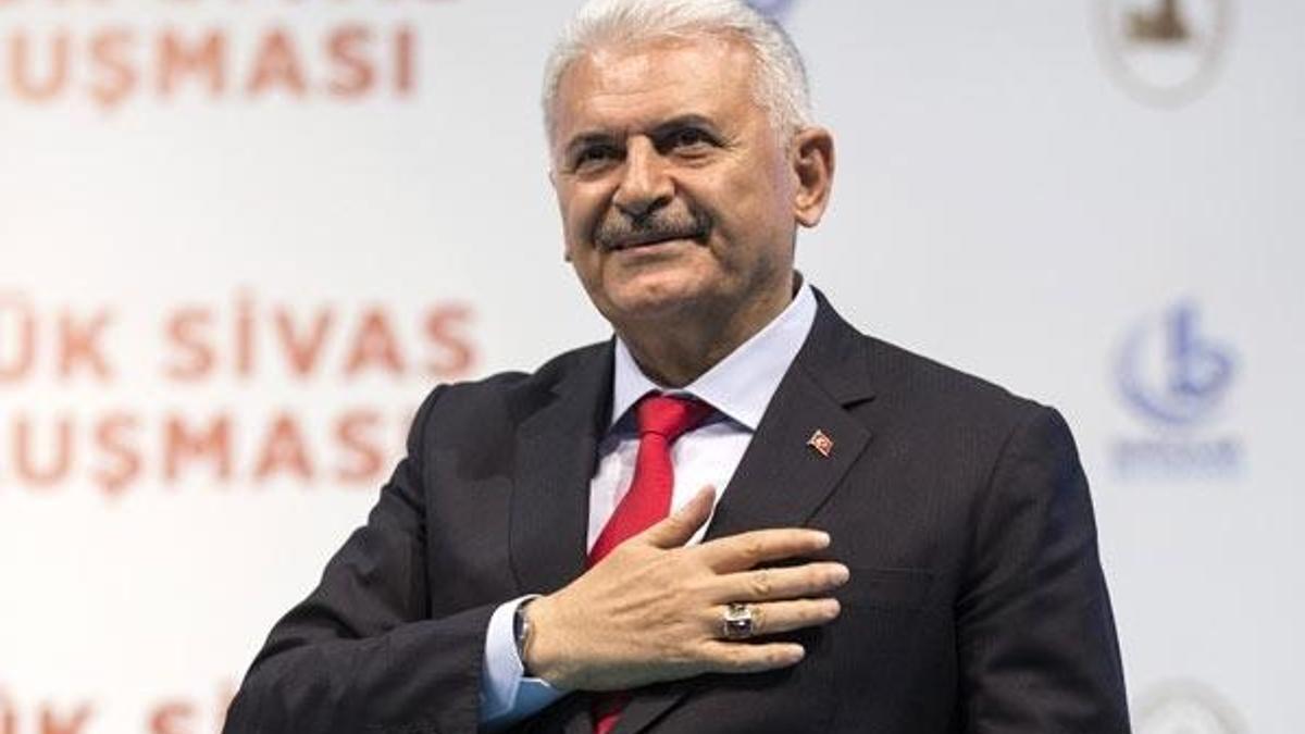"Ben koltuktan vazgeçiyorsam, millet için iyi bir iş yapıyoruz"