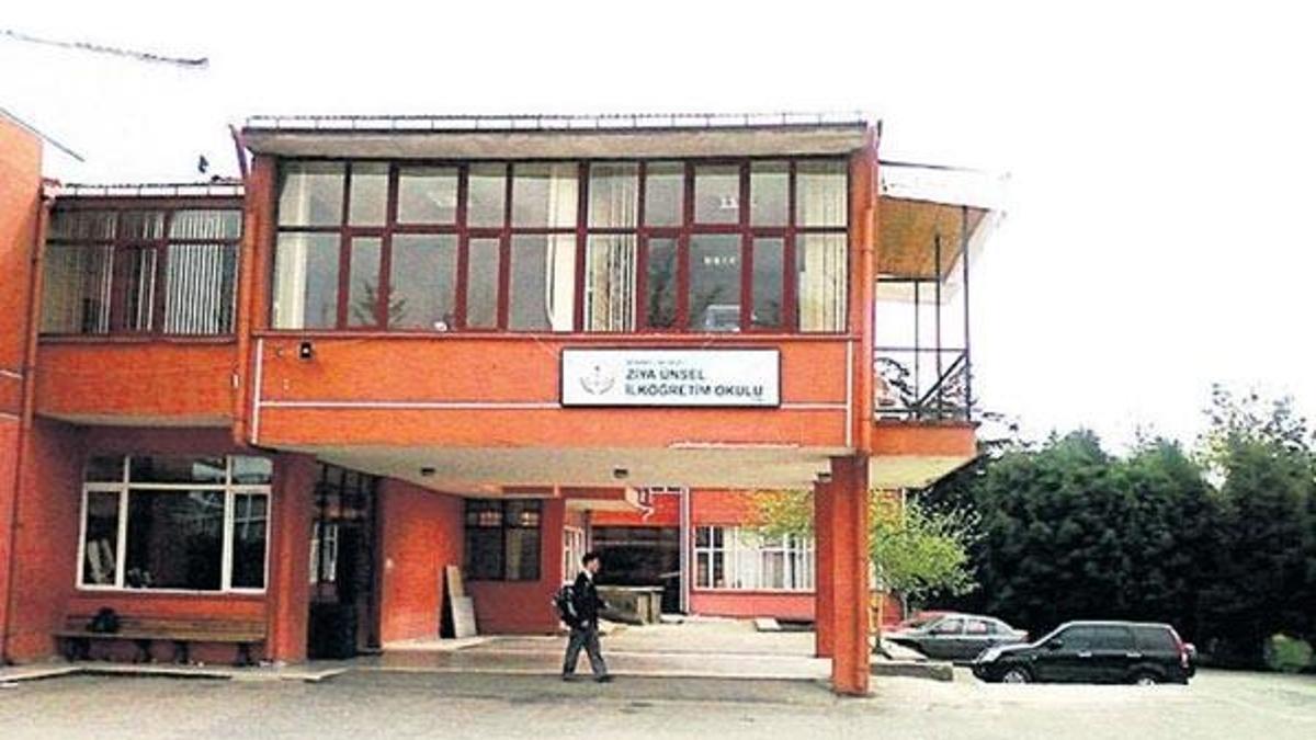 80 yıllık okul yıkıldı moloza yer olmadığı için yapılamıyor