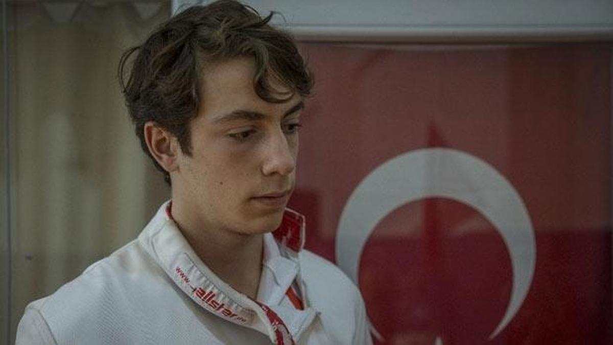 Cumhurbaşkanı Erdoğan, milli eskrimci Acar'ı kutladı