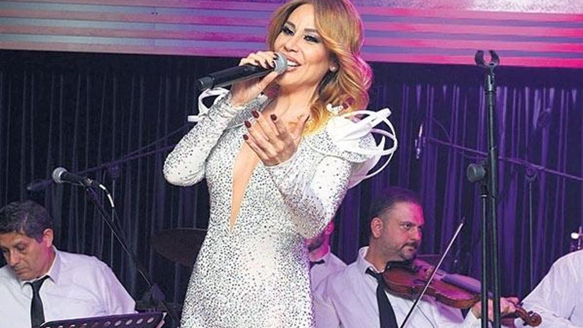 Beyazlar içinde