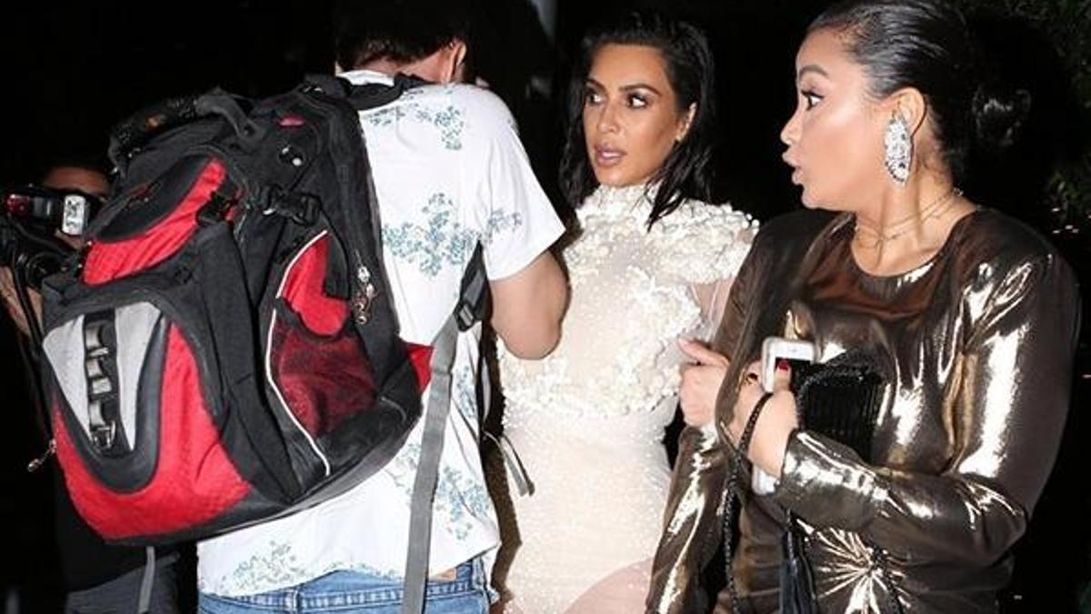 Birden Kim Kardashian’a yaklaşıp taciz etti!