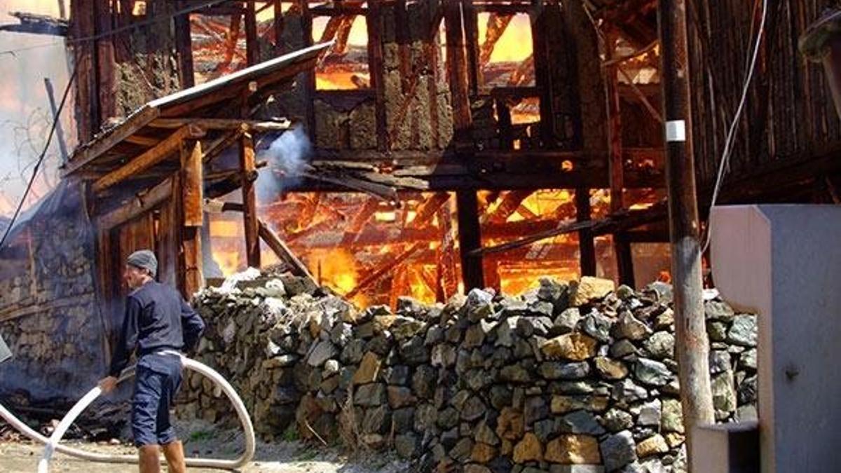 Çankırı'da Serçeler köyünde yangın