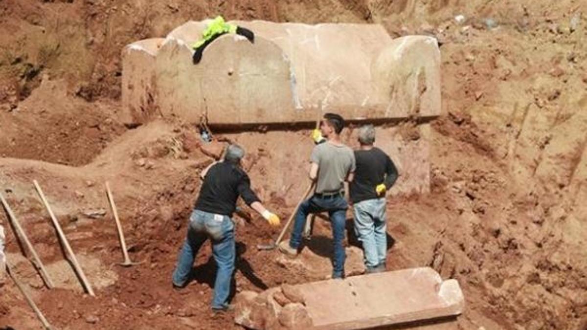 2 lahit mezar daha bulundu! Bazıları çocuk...