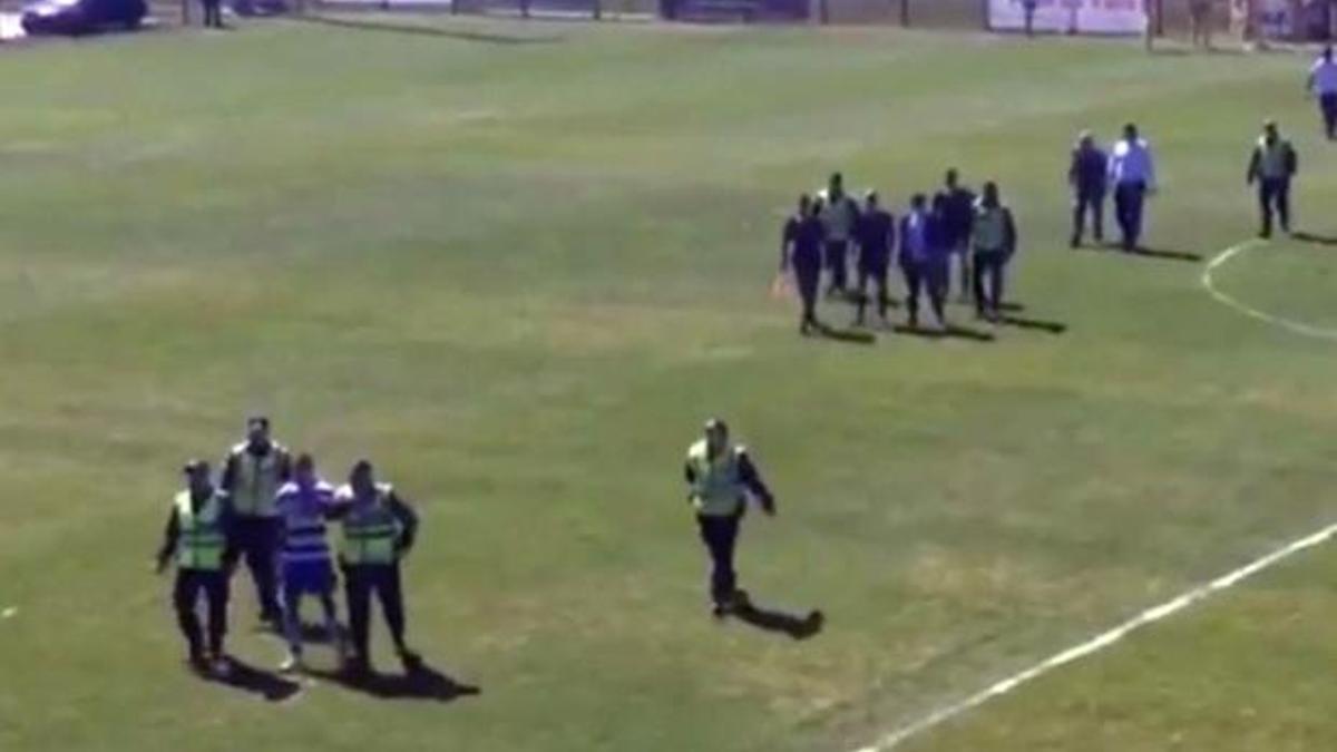 Futbol maçında vahşet yaşandı!