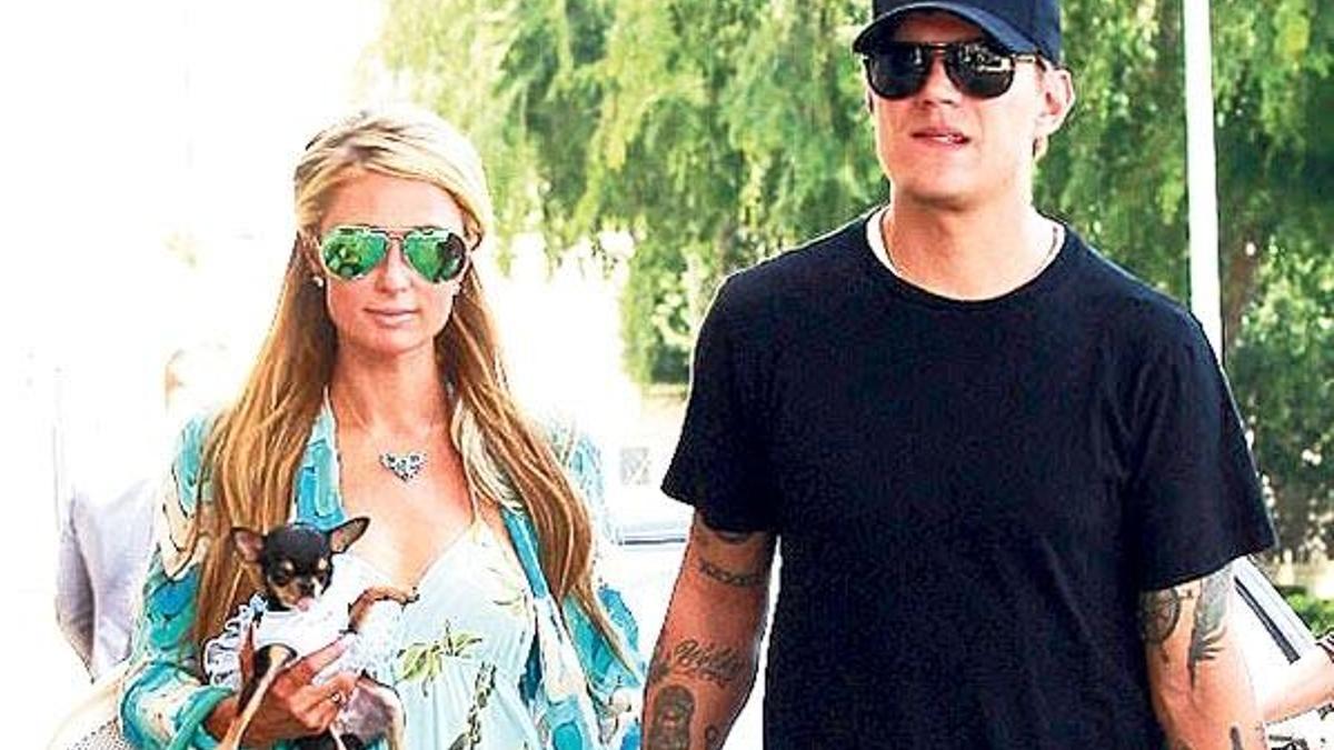 Paris Hilton aşk sarhoşu