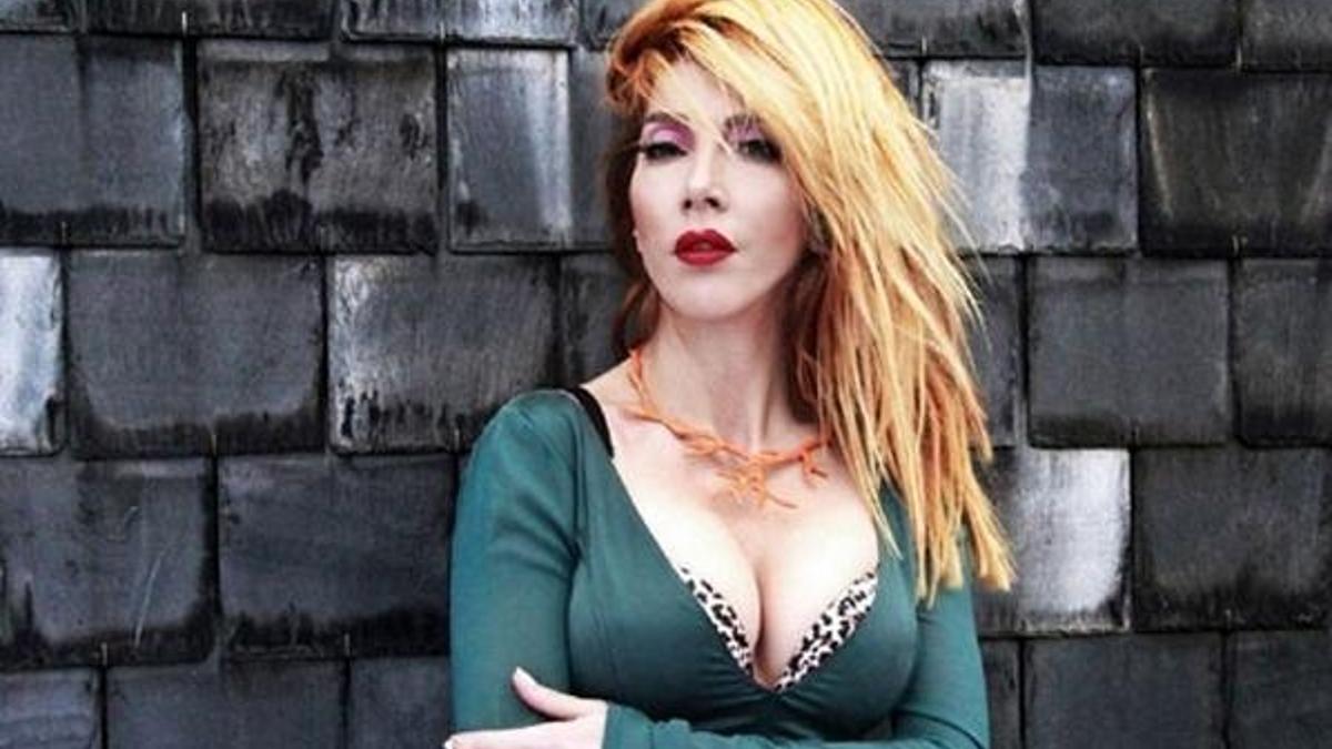 Hande Yener çok fena dolandırıldı!
