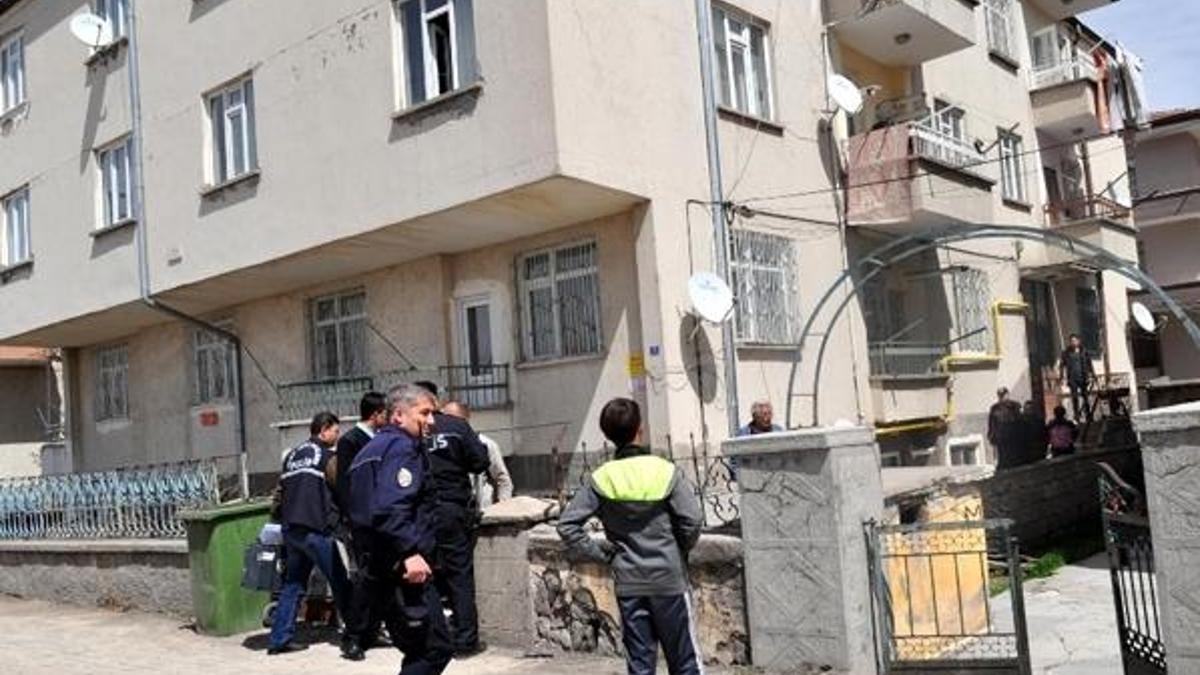 Kendini doğalgaz borusuna astı