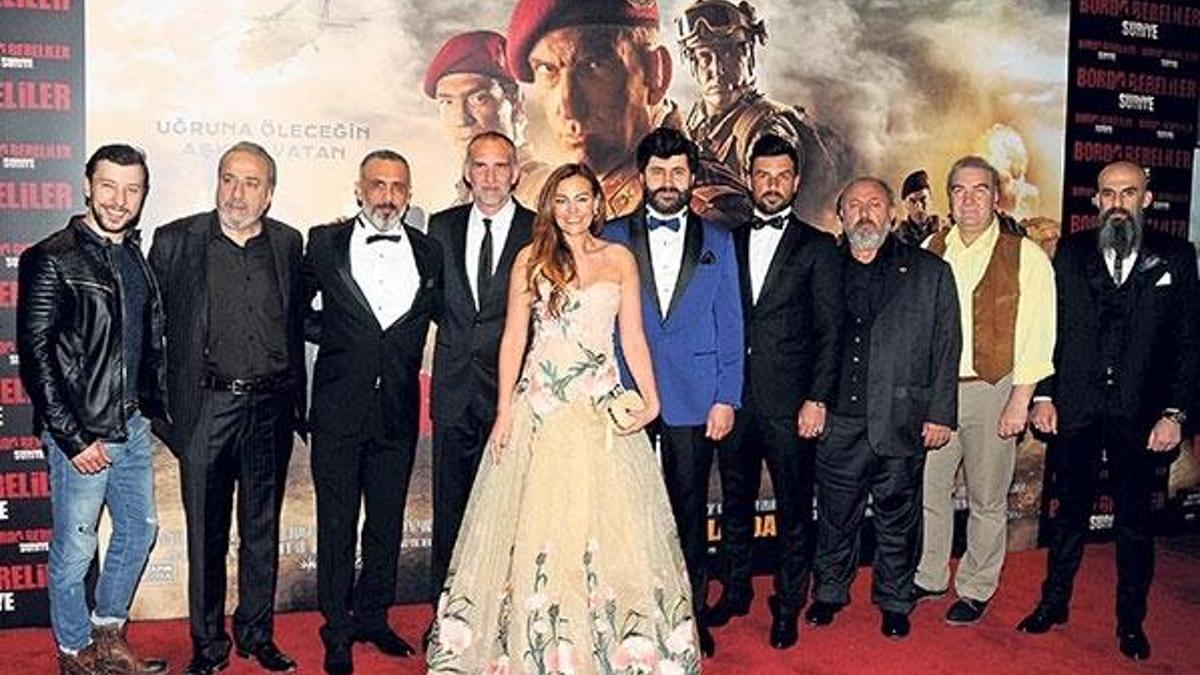 Ayakta alkışlandılar