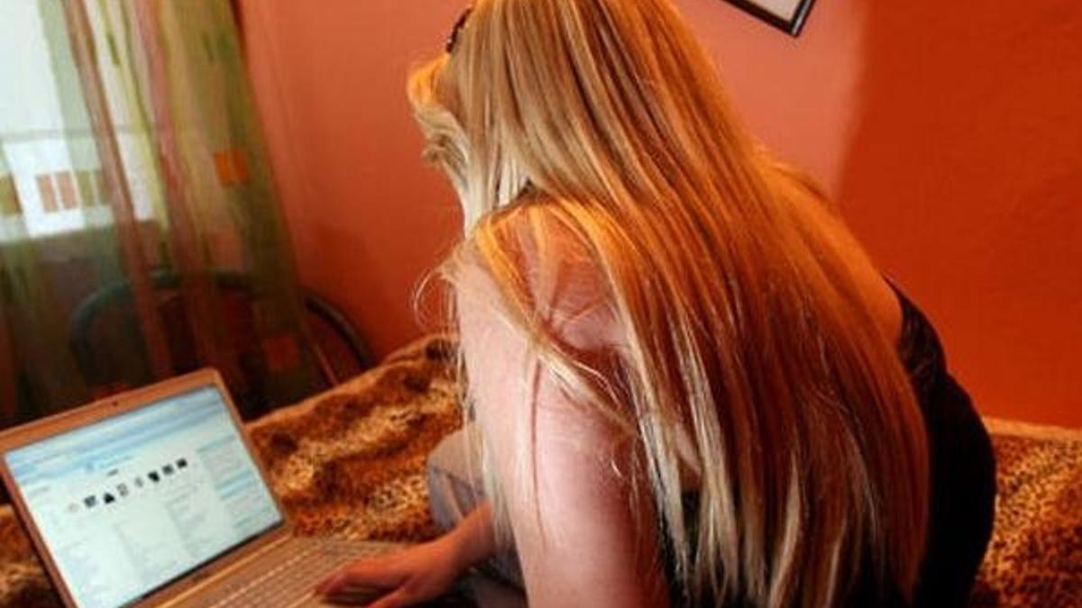20 bin kadın webcam üzerinden para kazanıyor!