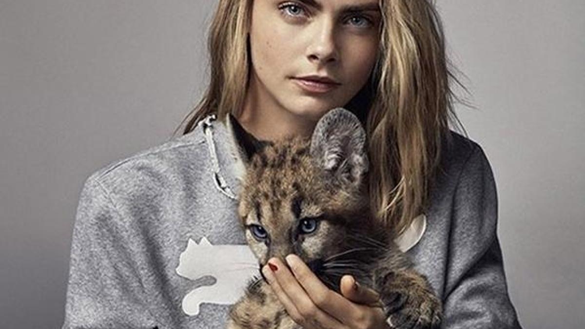 Cara Delevingne yavru aslanla poz verdi