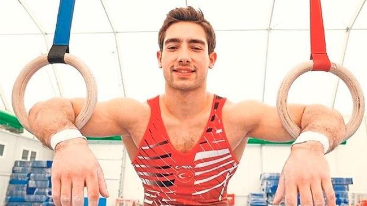 Omuzundaki ağrıya rağmen tarihe geçti