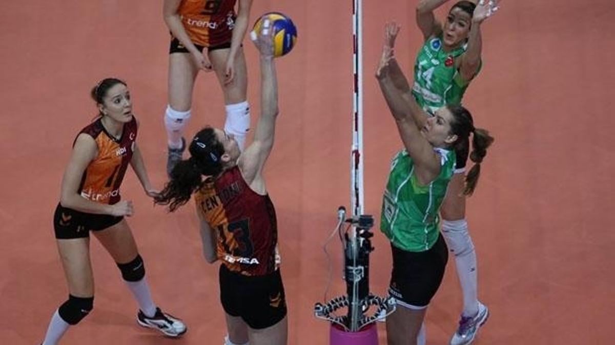 Galatasaray set vermeden yarı finalde