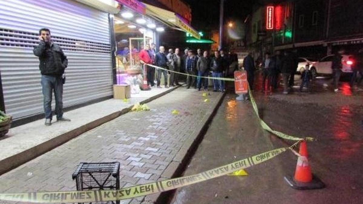 Emekli Başkomiser AVM'de kurşuna dizdi!