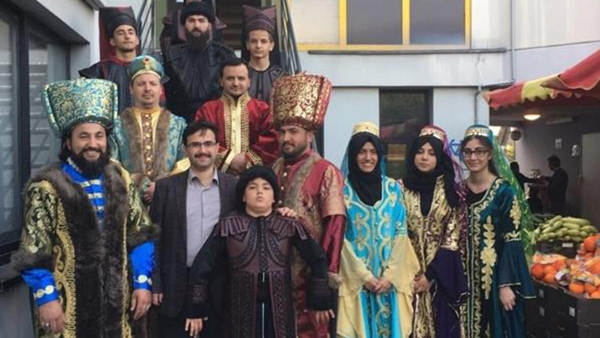 Diriliş Ertuğrul kostümüyle oy verdi