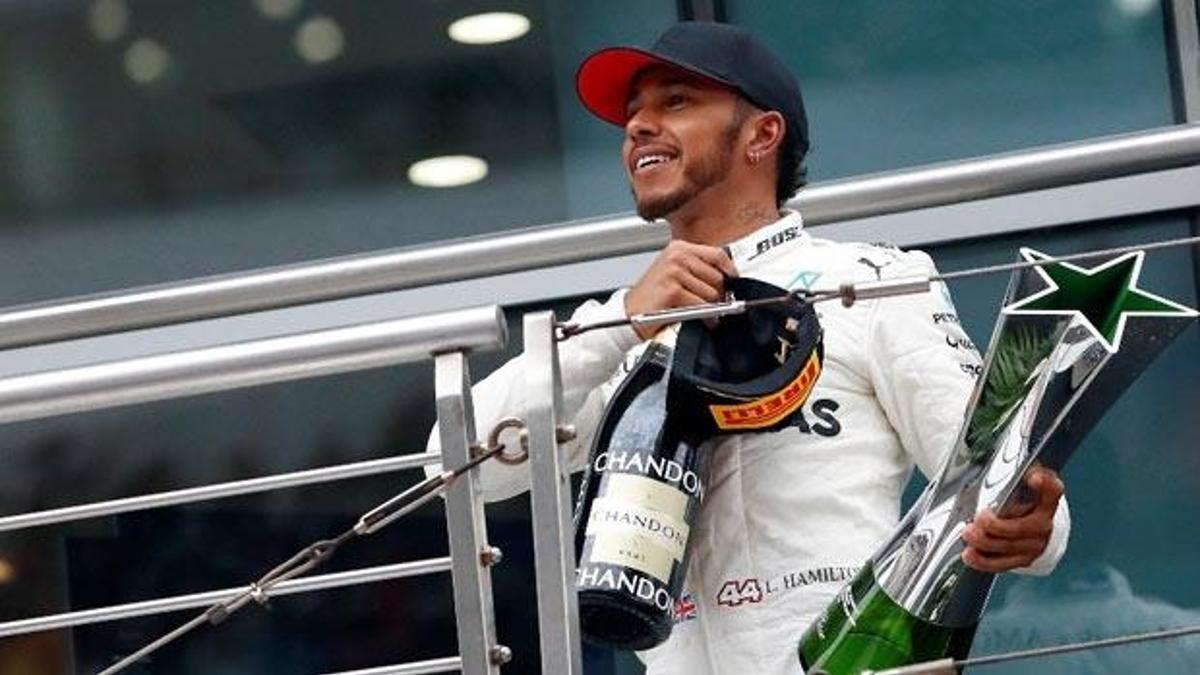 Çin'de kazanan Hamilton