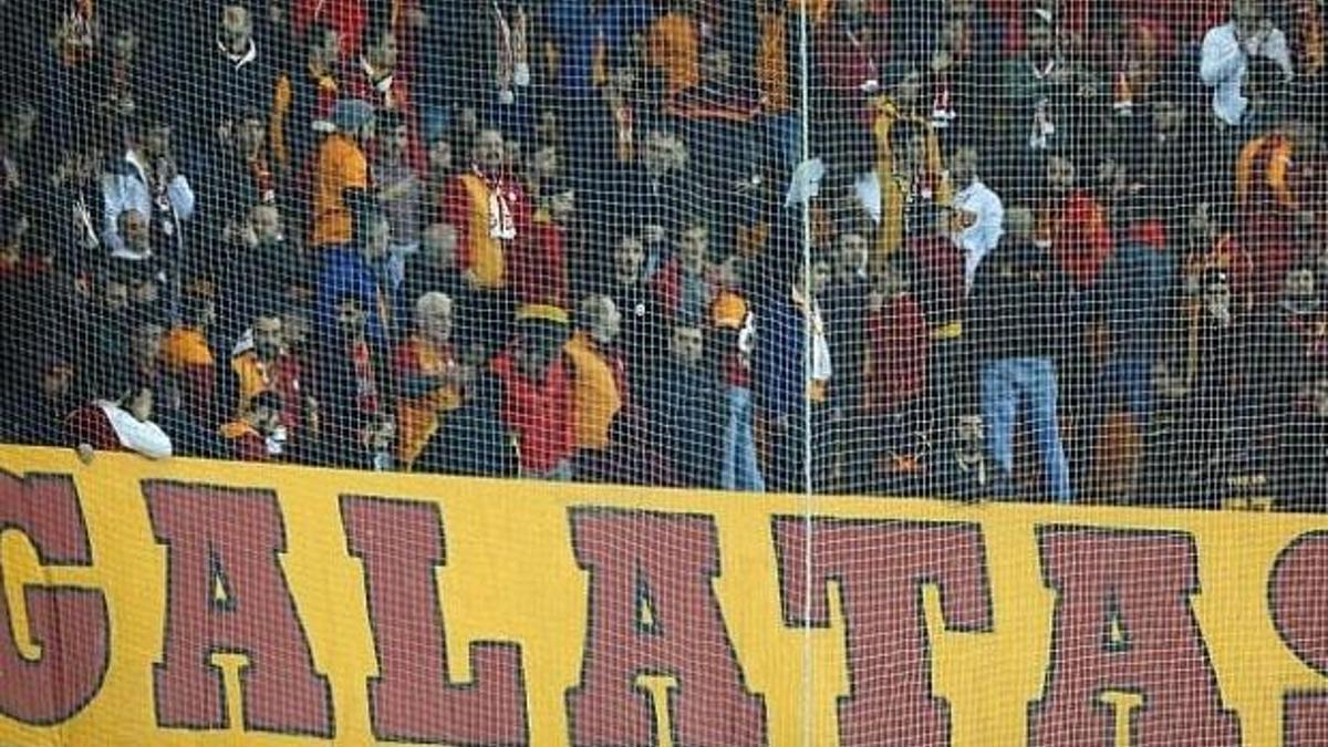 Tribünlerde yine istifa sesleri!