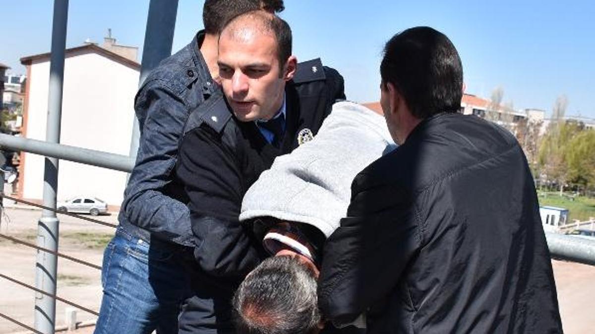 Üst geçitte intihar girişimi