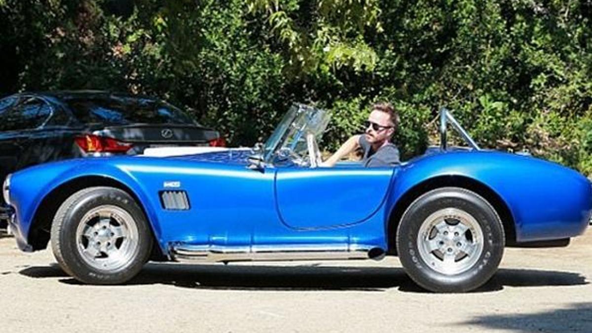 Otomobil tutkunu Aaron Paul!