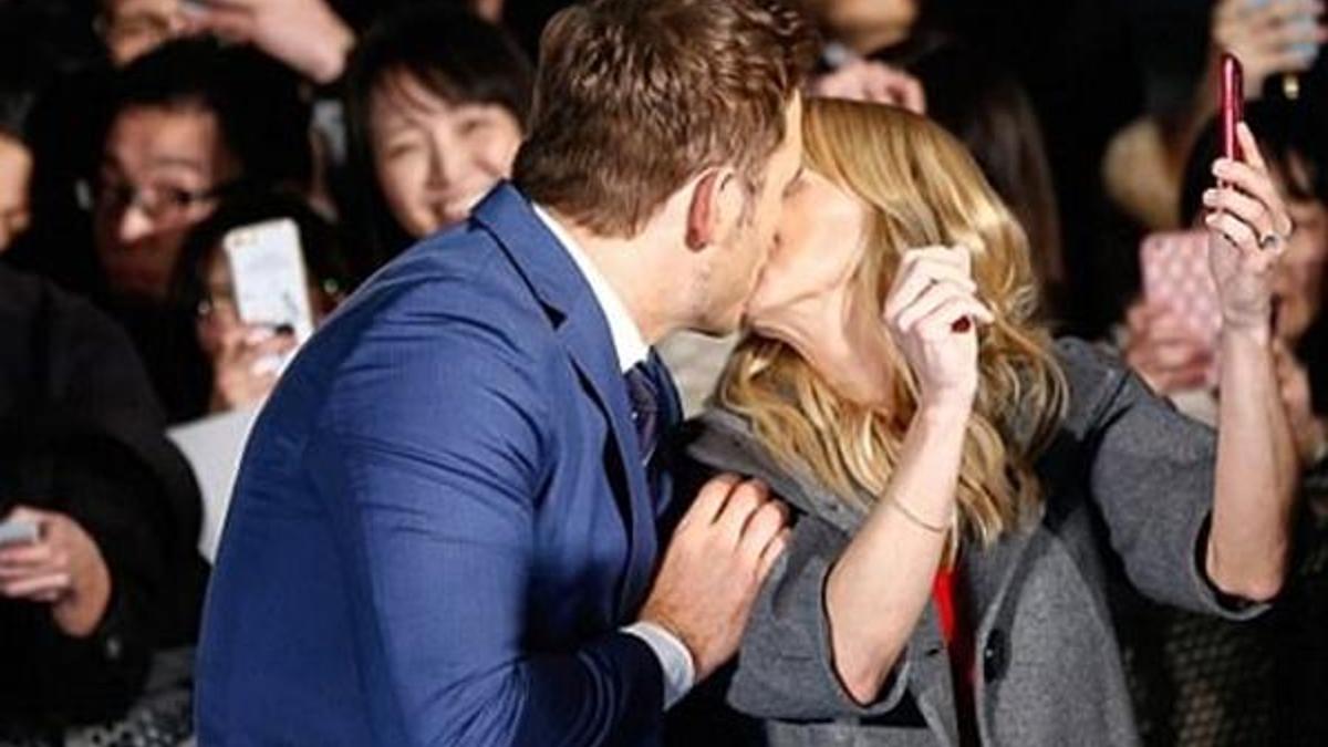 Chris Pratt'ten kırmızı halı öpücüğü!