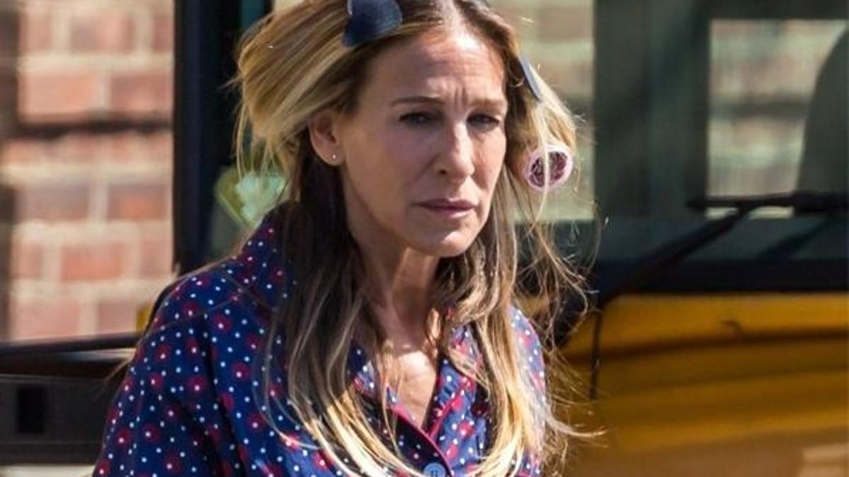 Sarah Jessica Parker pijamayla sokakta!