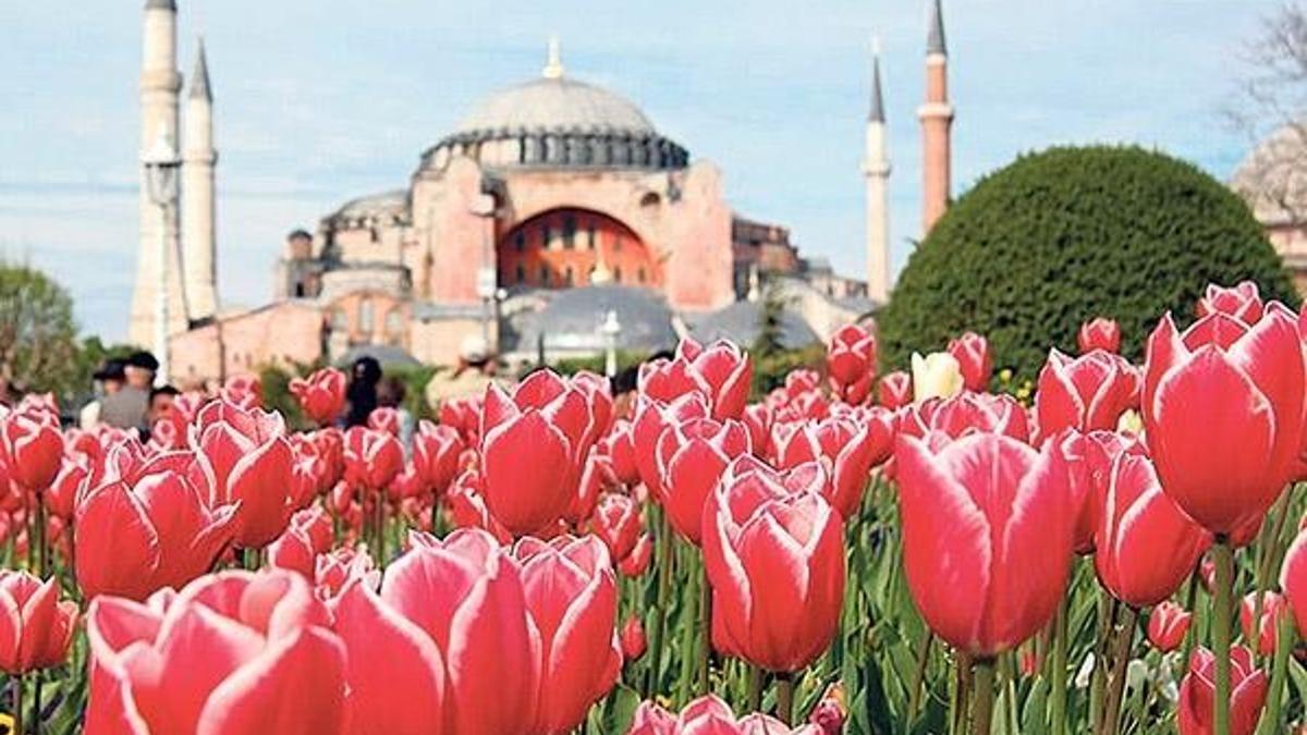 İstanbul’da lale devri başladı