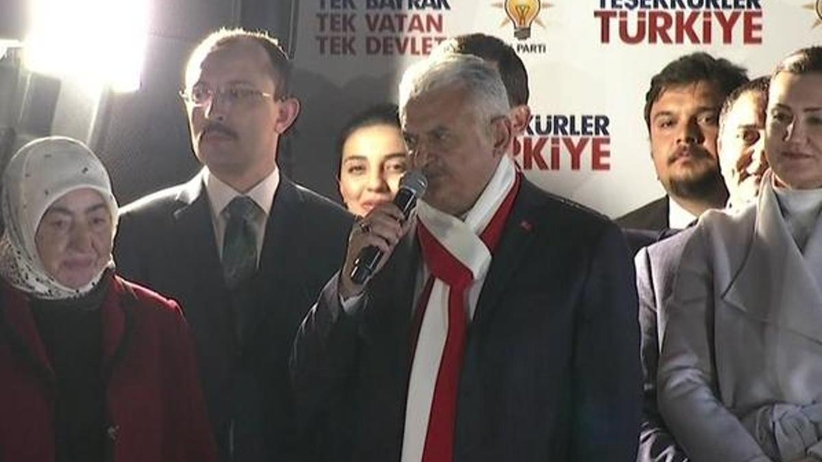 Başbakan Yıldırım balkon konuşmasını yaptı
