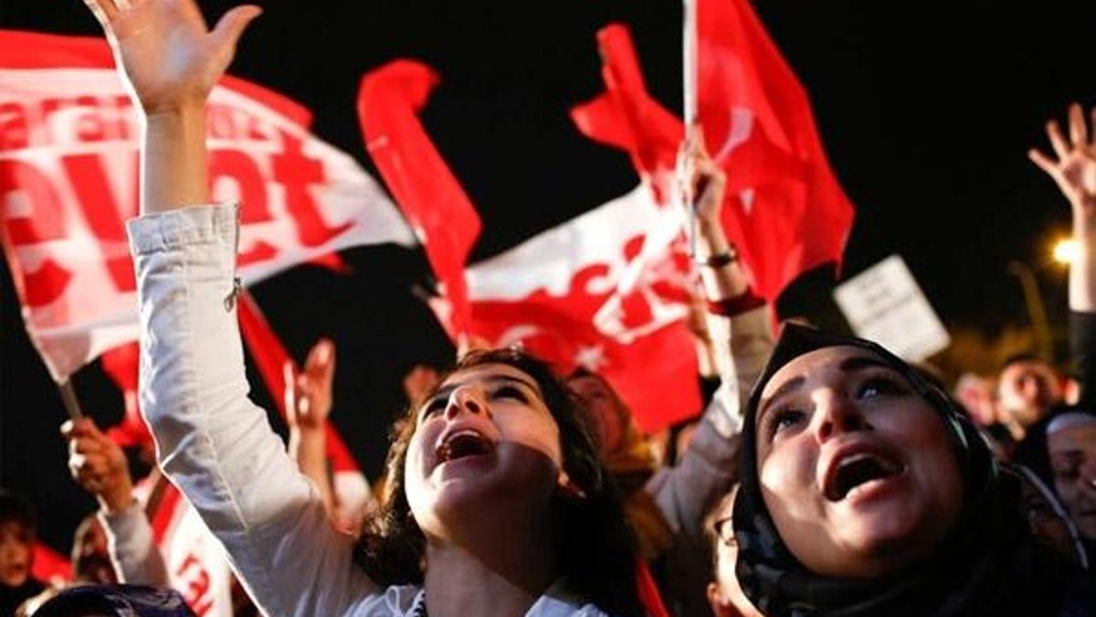 'Evet' çıktı Avrupa karıştı! Türklere 'evinize dönün' çağrısı