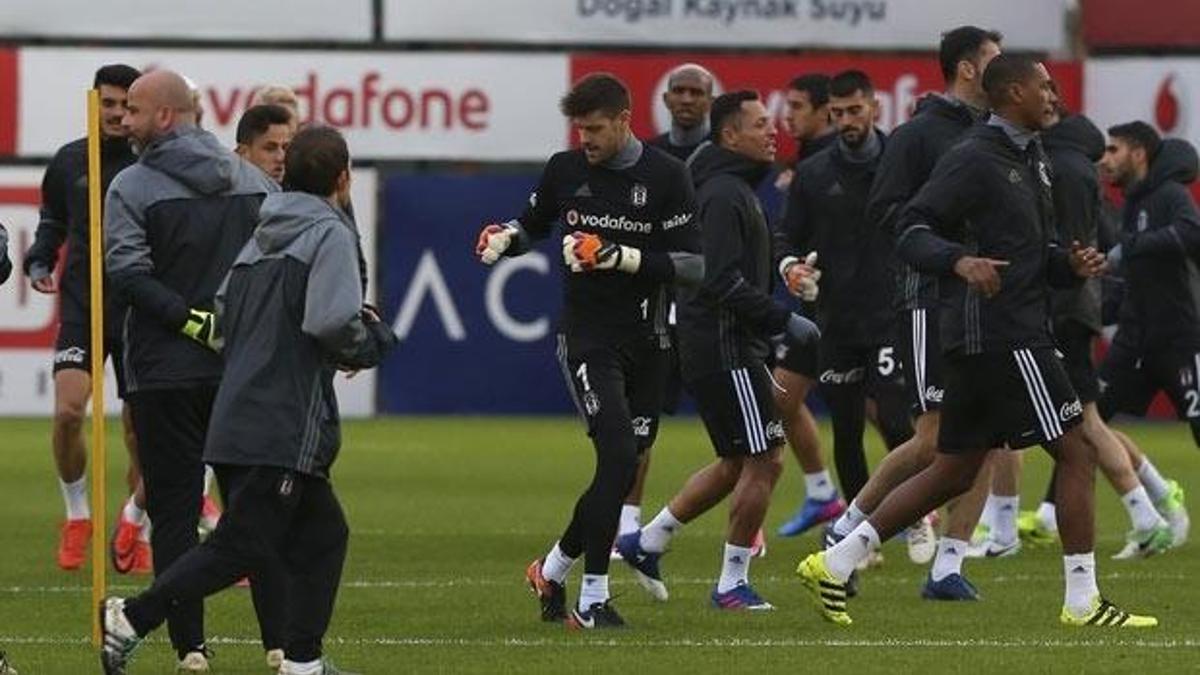 Beşiktaş’ta Adriano antrenmanı tamamlayamadı