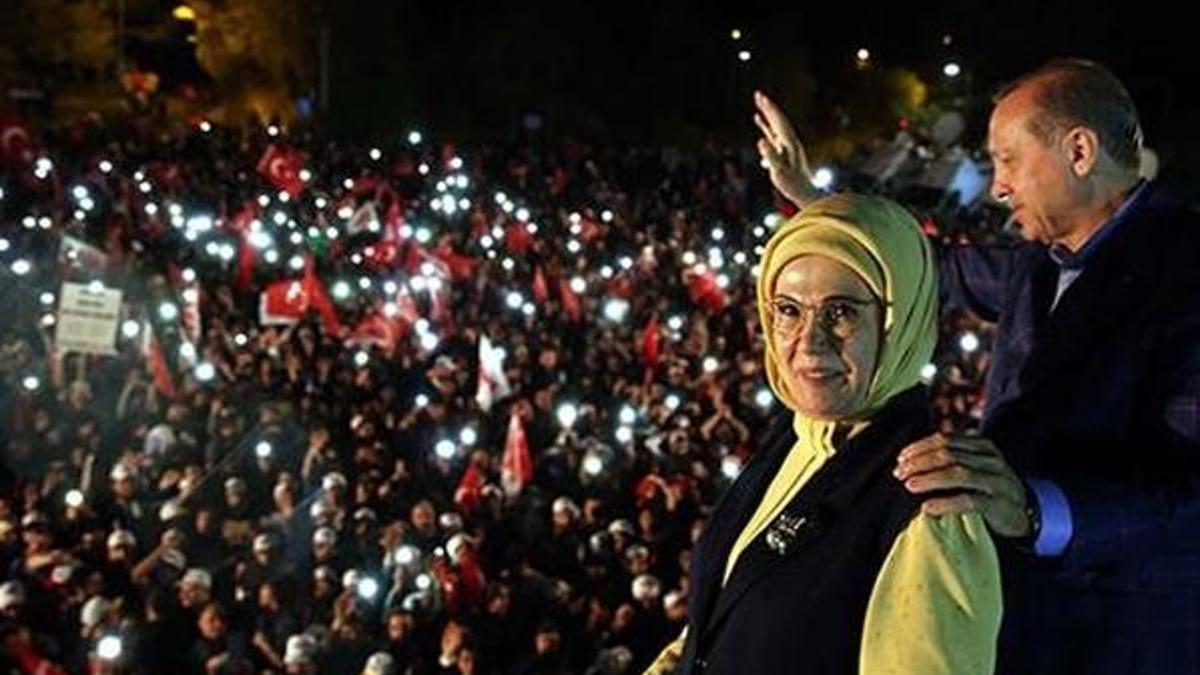 Manşetlere oturdu! İşte atılan ilk başlıklar...