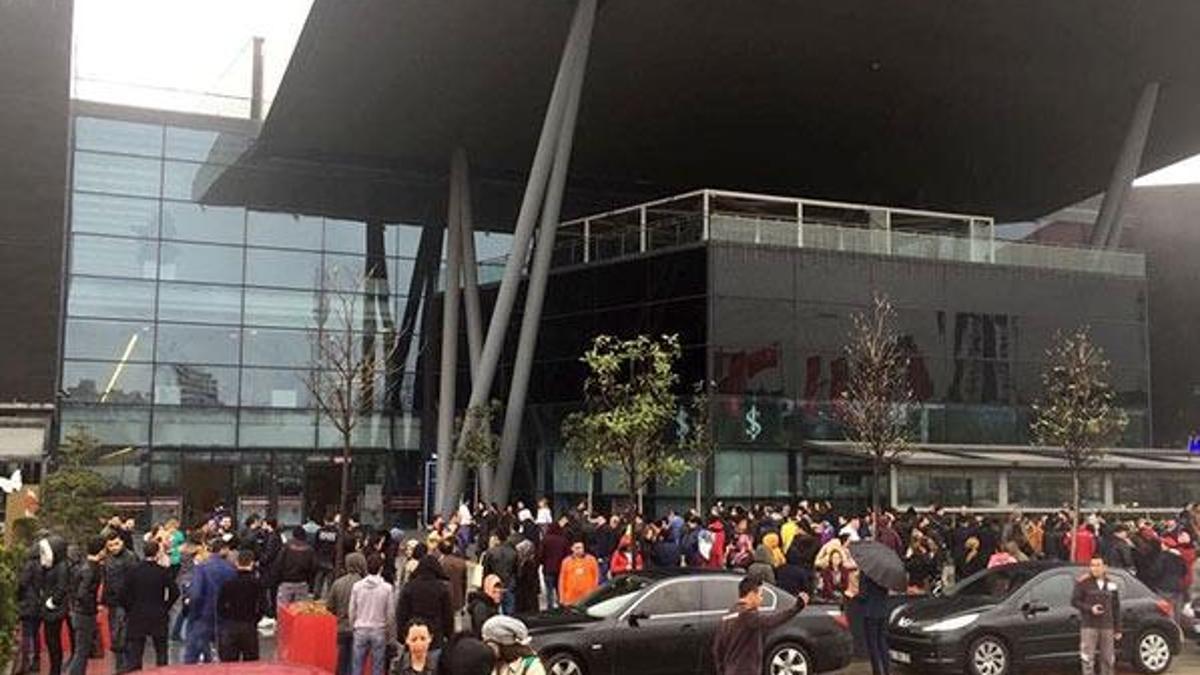 AVM'de yangın! Çalışanlar tahliye edildi