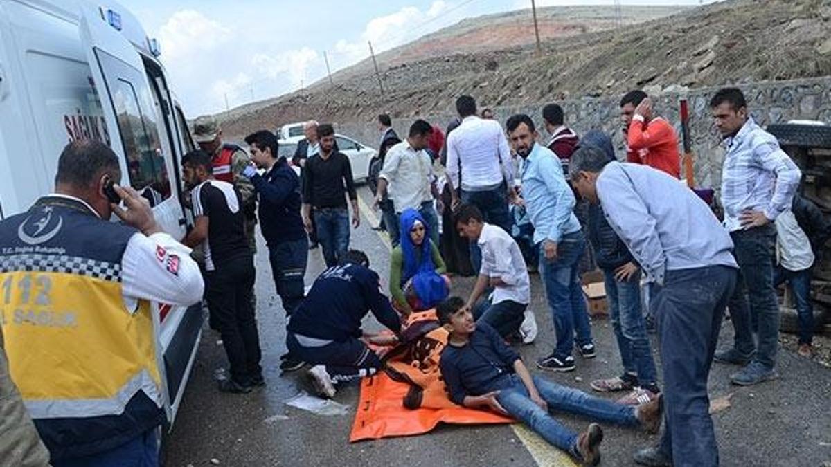 Orman işçilerini taşıyan minibüs devrildi: 16 yaralı
