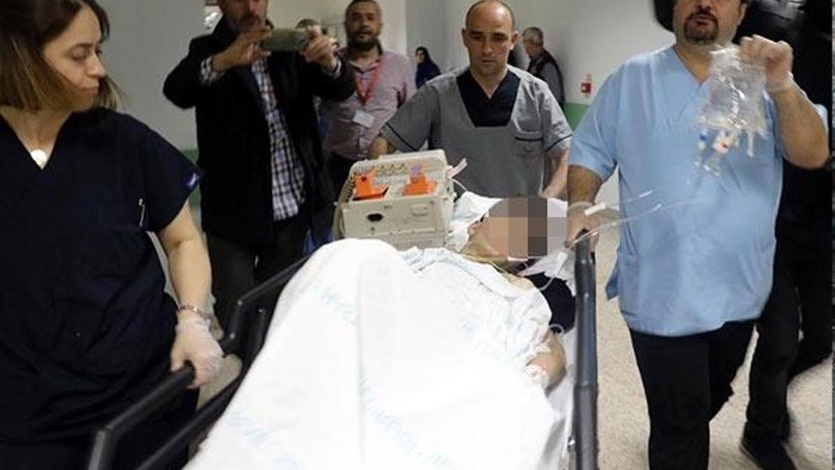 Ortaokul öğrencisi, kız kavgasında bıçaklandı