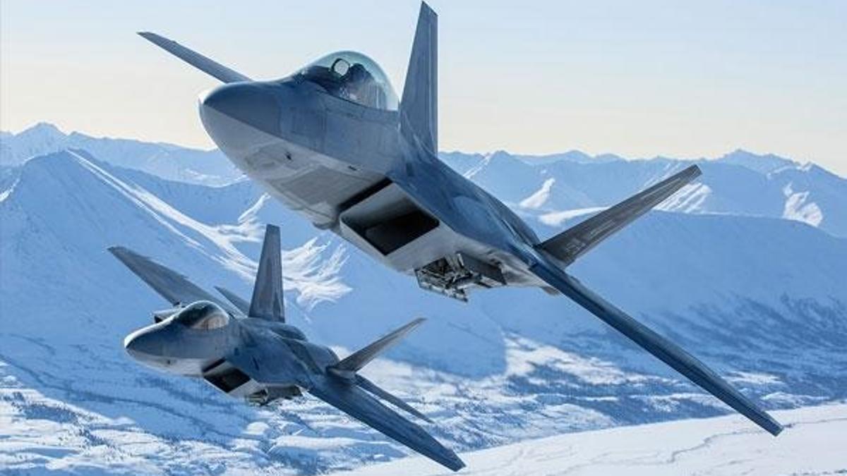 ABD jetleri Rus bombardıman uçaklarını engelledi