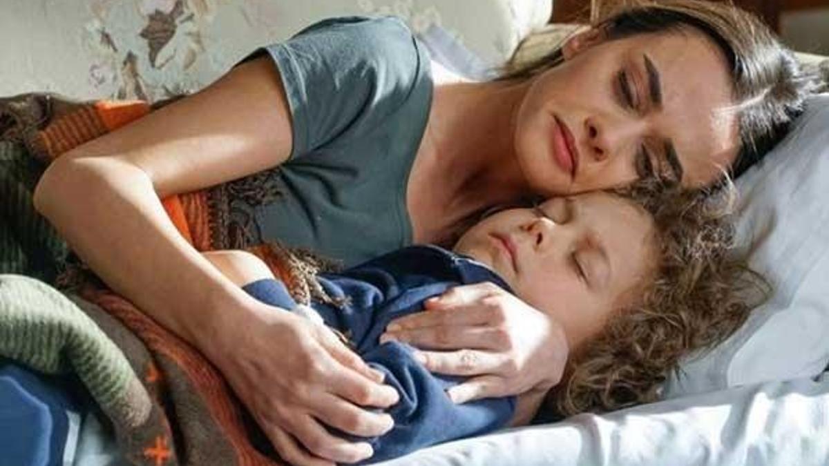 Evlat Kokusu 6. bölümde Zeynep, oğlu Çınar'ı kurtarmak isterken vuruluyor!