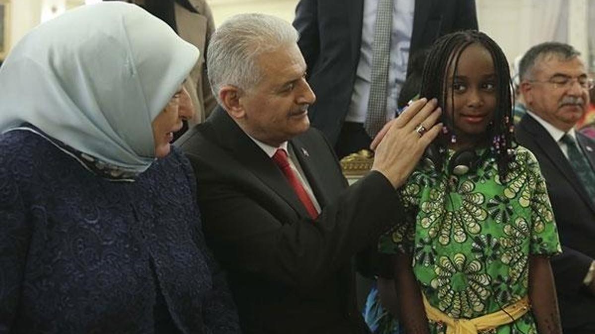 Başbakan Yıldırım dünya çocuklarıyla buluştu