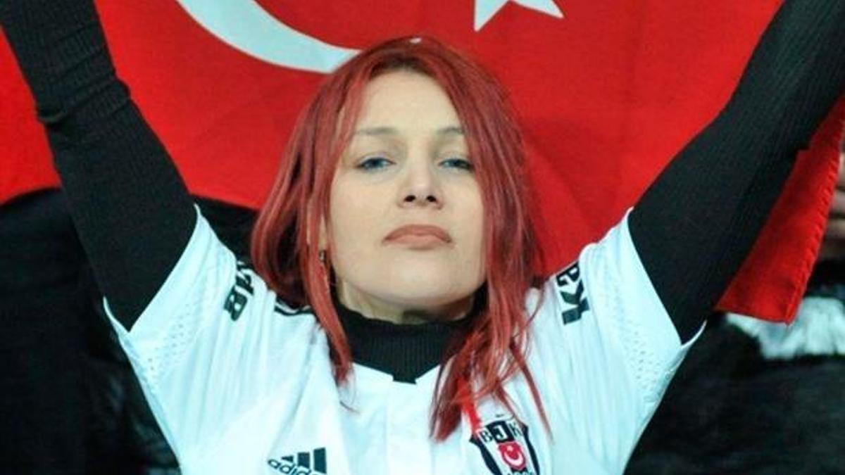 Beşiktaş maçına damgasını vuran kızıl saçlı kadın Eva Hamamcı