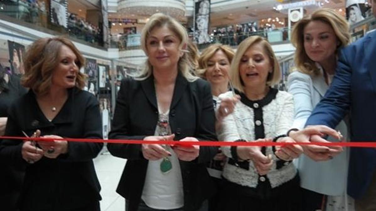 Muazzez Ersoy'un 3 bin 850 fotoğrafı sergileniyor!