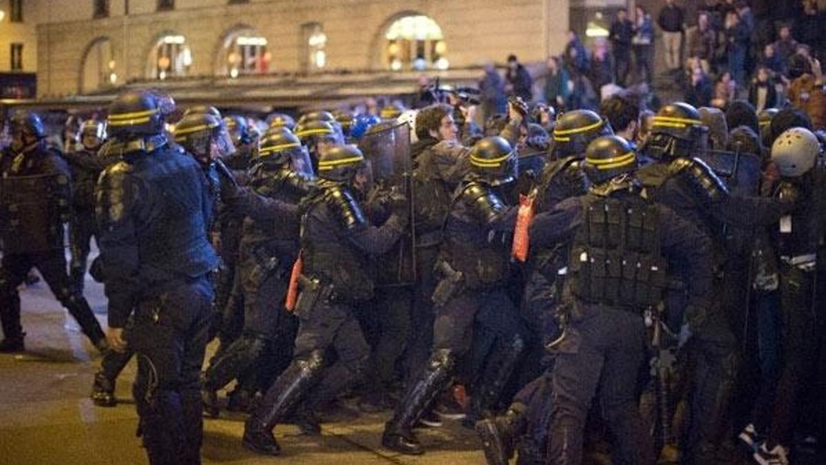 Fransa'da sonuçlar açıklandı, protestolar başladı!