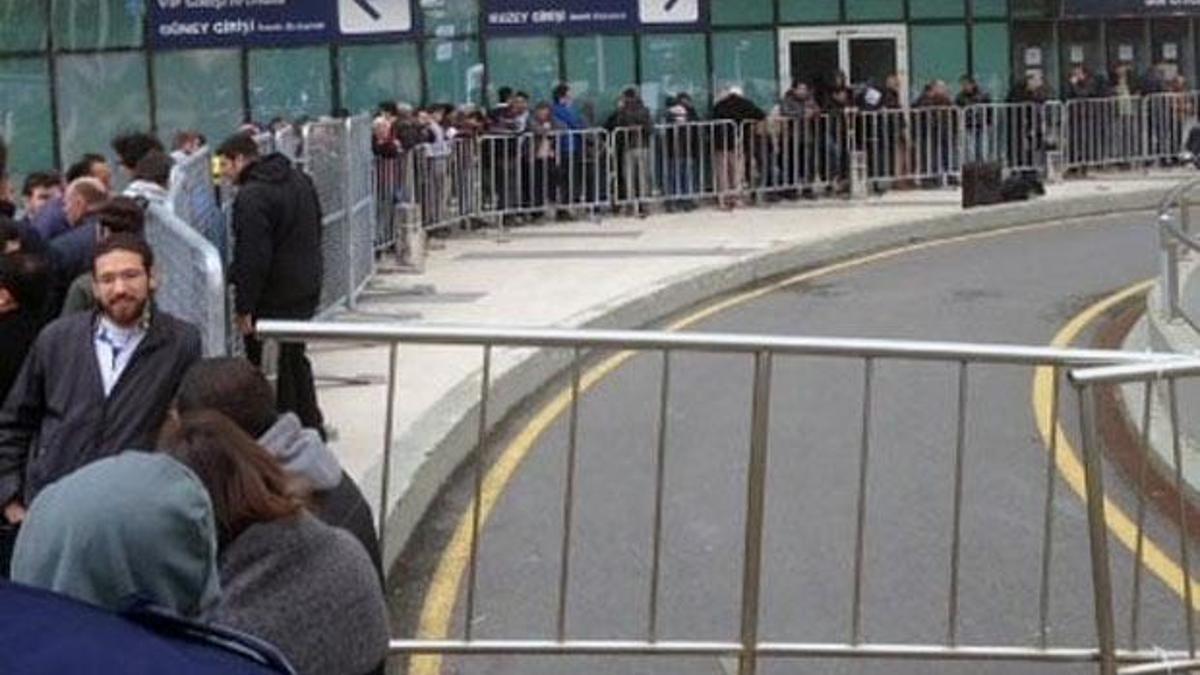 Metrelerce kuyruk oluştu! Saatler öncesinden